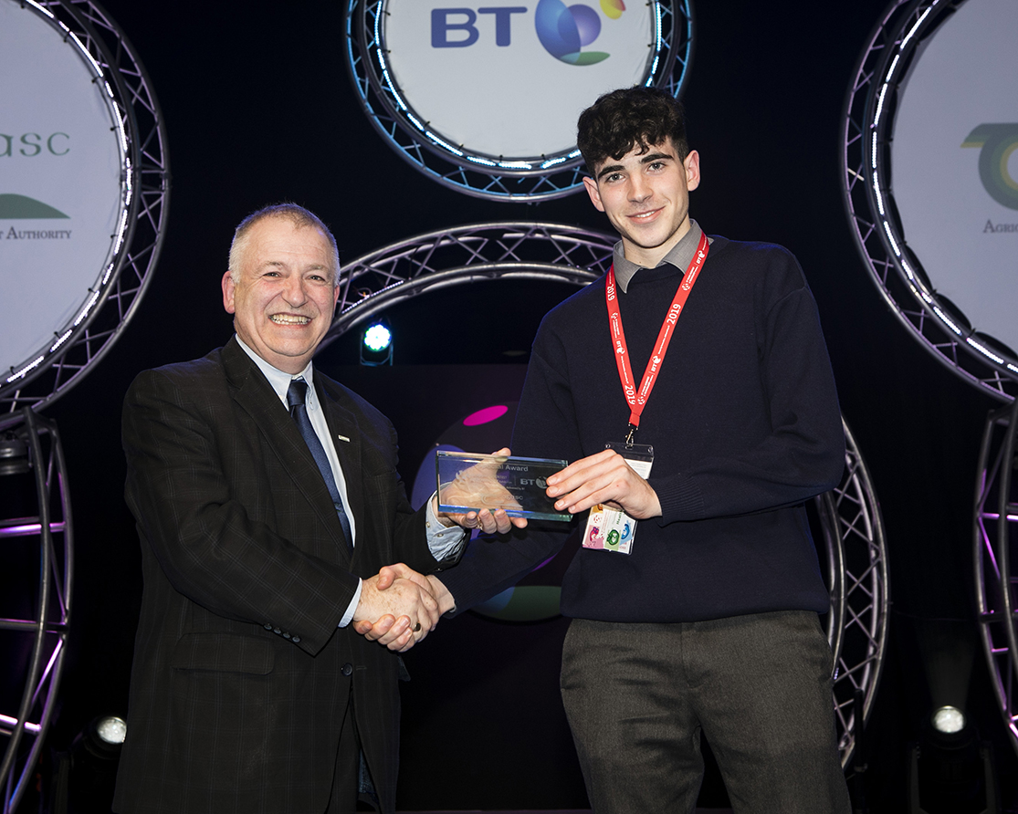Freshgraze - Westmeath学生Charlie Drumm在2019年BT青年科学家和技术展览会上获得Teagasc奖
